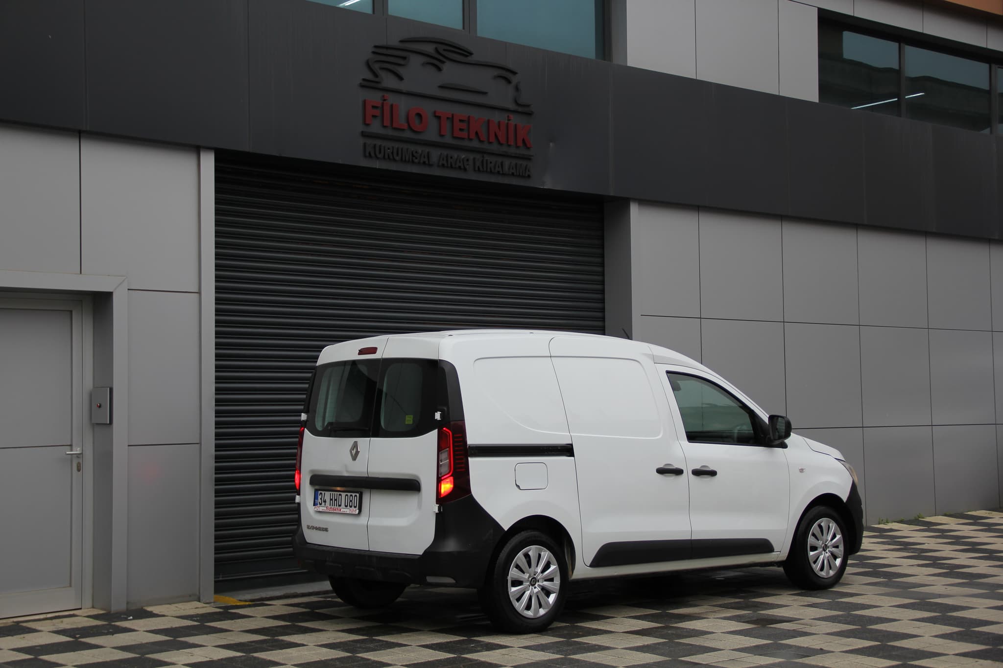 RENAULT EXPRESS VAN - Thumbnail 2