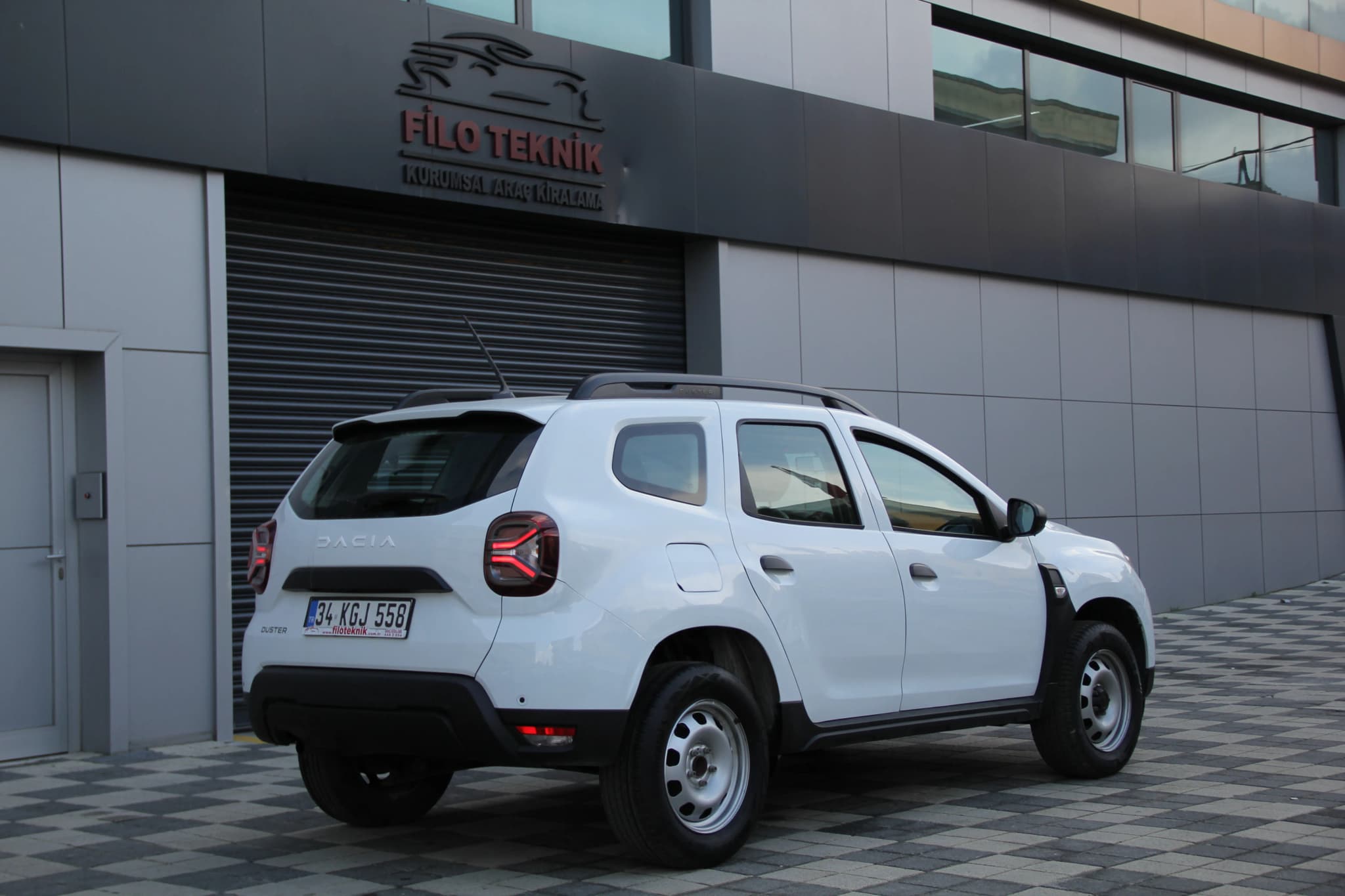 DACIA DUSTER - Thumbnail 2