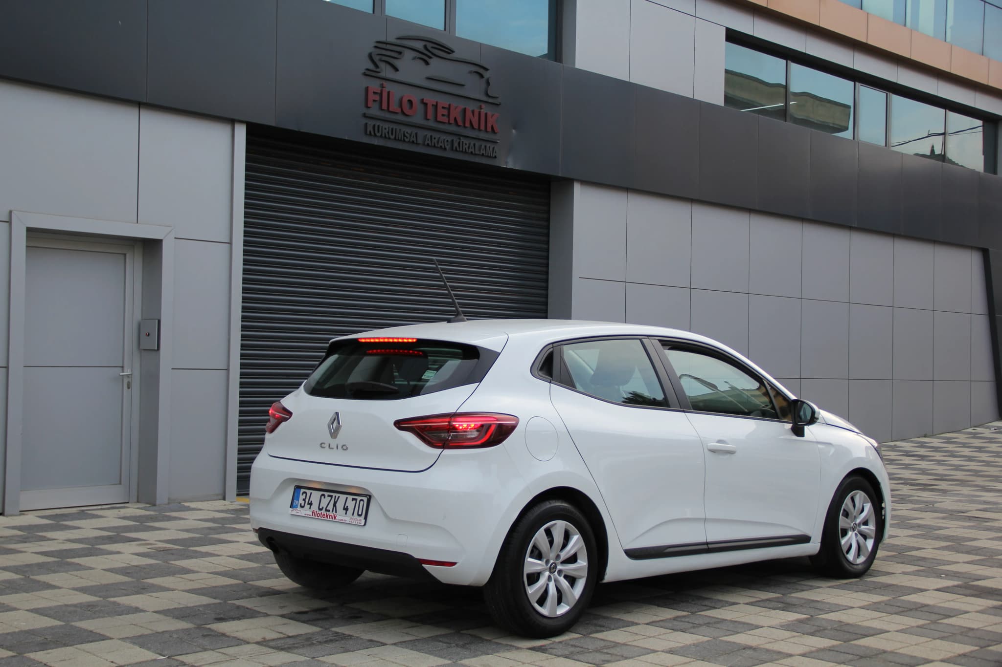 RENAULT CLIO - Thumbnail 2