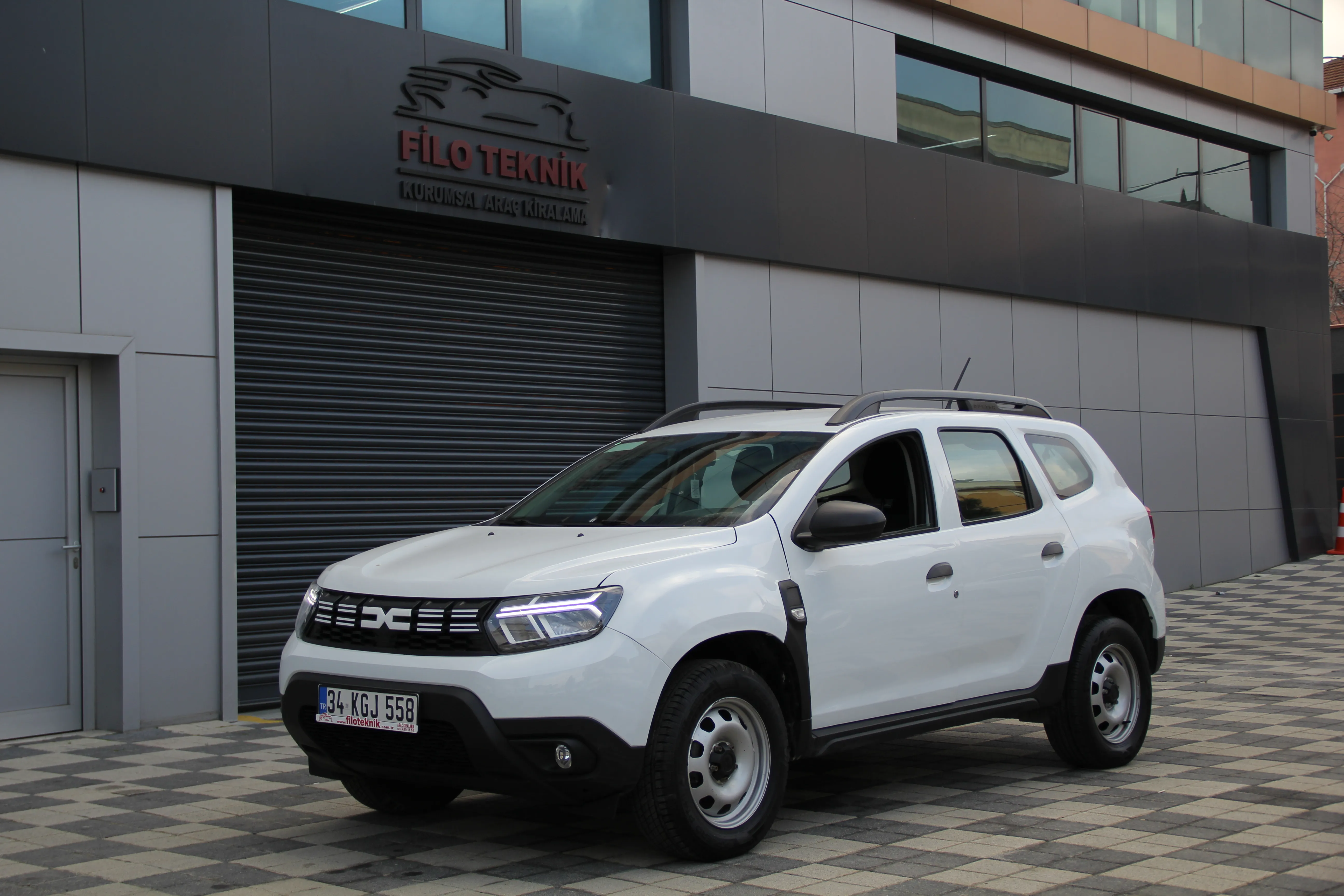 DACIA DUSTER - Thumbnail 2