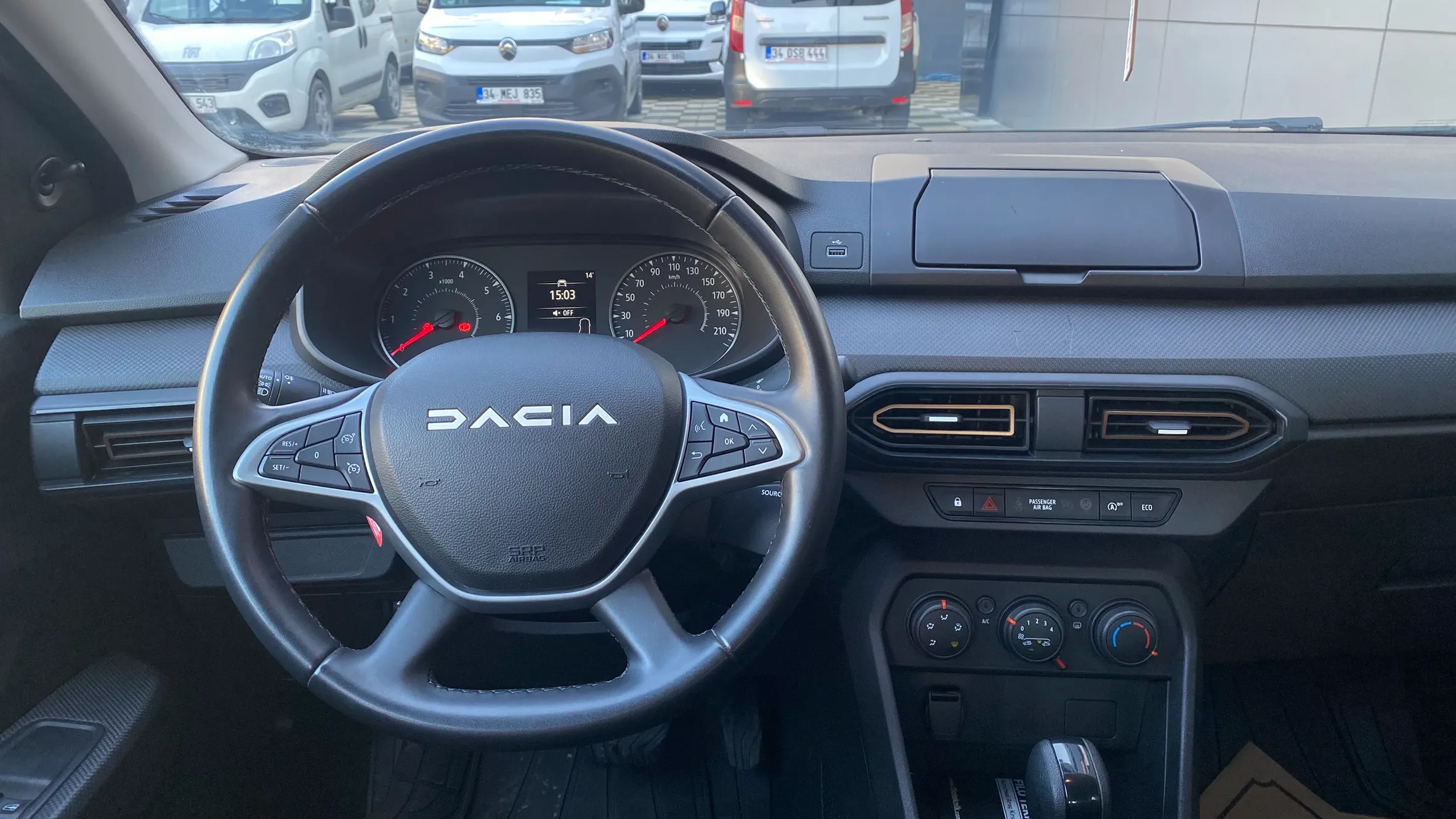 DACIA SANDERO - Thumbnail 3